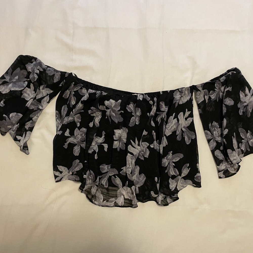 Essue Floral Off the Shoulder Top